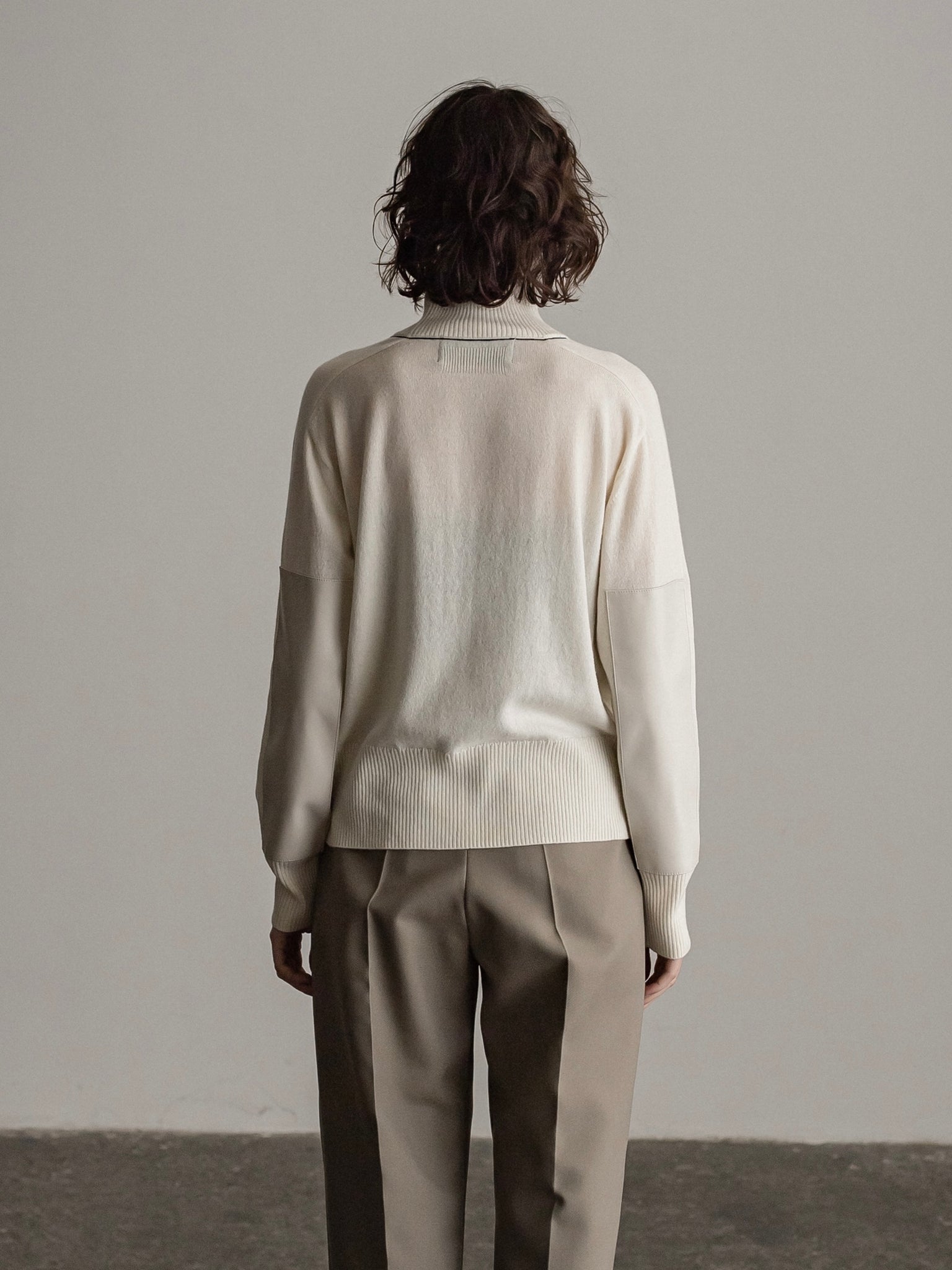 IH12-23AW-92802  Elbow patch turtleneck sweater