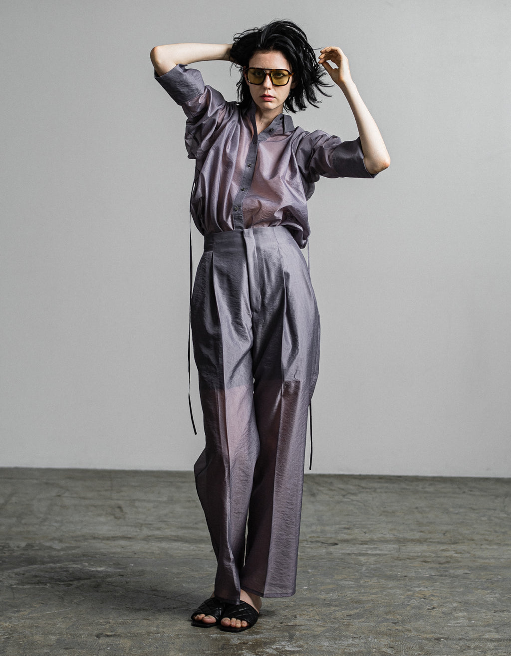 IH10-7P-82312 Sheer barrel tuck trousers