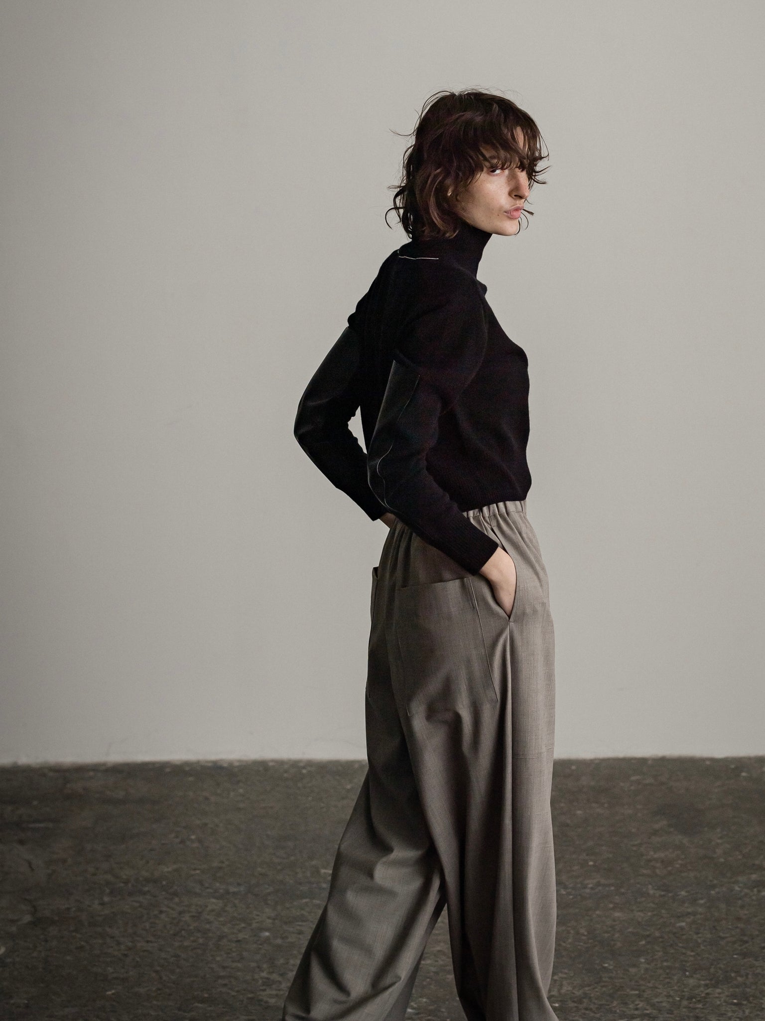 IH1223AW92802 Elbow patch turtleneck sweater IHATOV