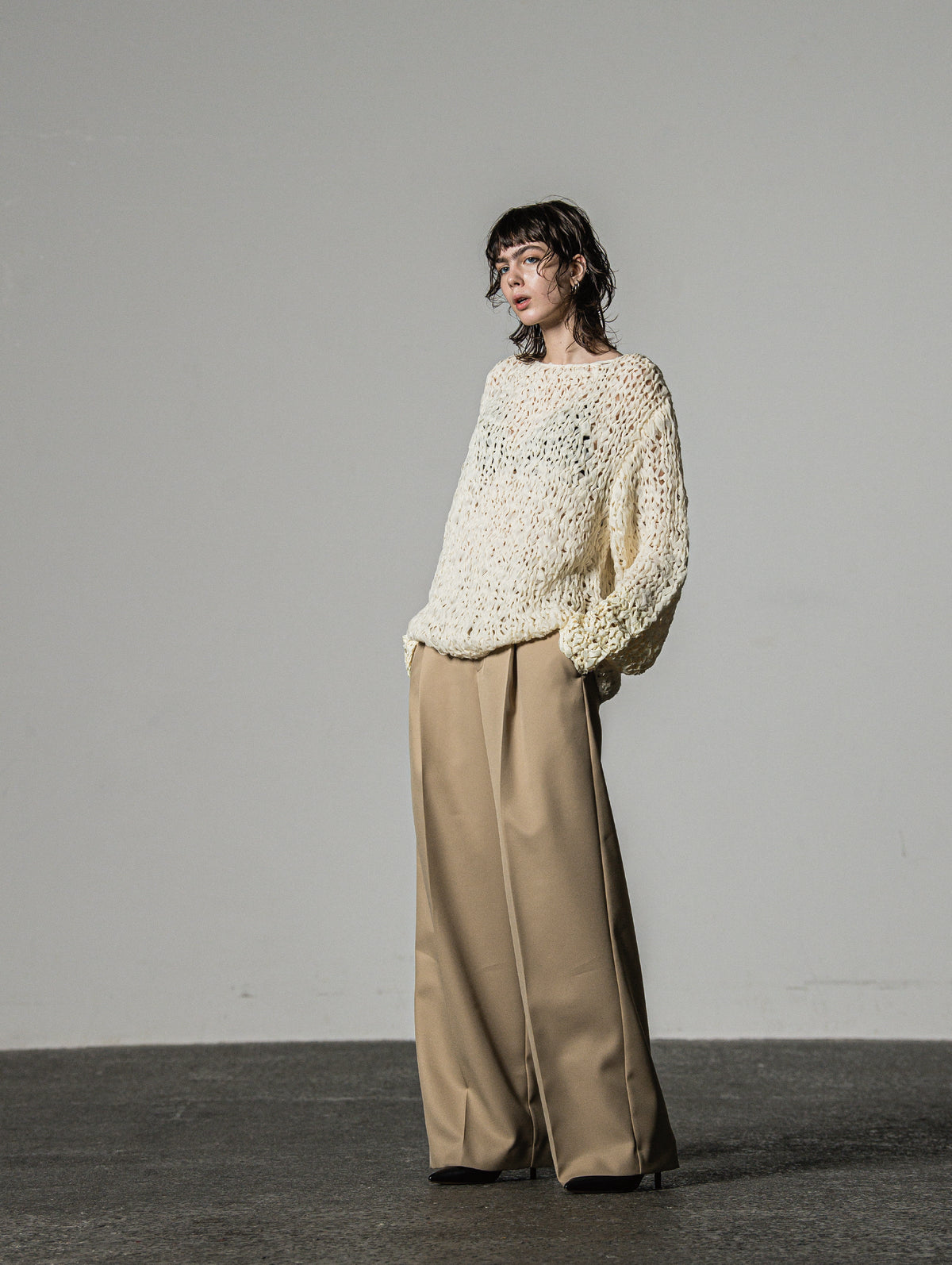 IHATOV パンツ Double Cross Tuck Wide Leg Pants IH10-6A-86412 IH10-6A-86412 Double Cross Tuck Wide Leg Pants – IHATOV