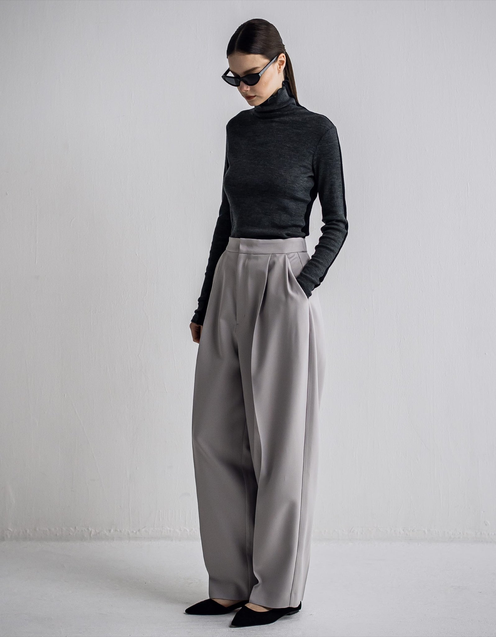 IH10-7A-28811 Tuck Curve Pants