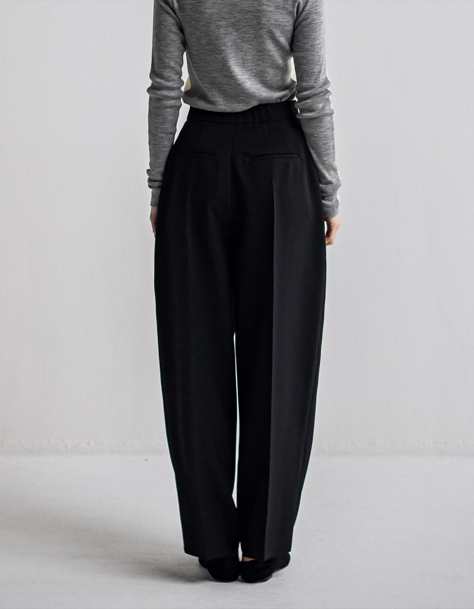 IH10-7A-28811 Tuck Curve Pants