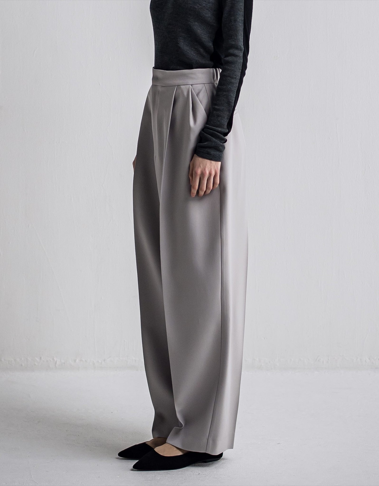 IH10-7A-28811 Tuck Curve Pants